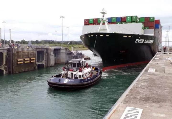 El Canal de Panamá mueve anualmente un promedio de 14 mil buques. Archivo