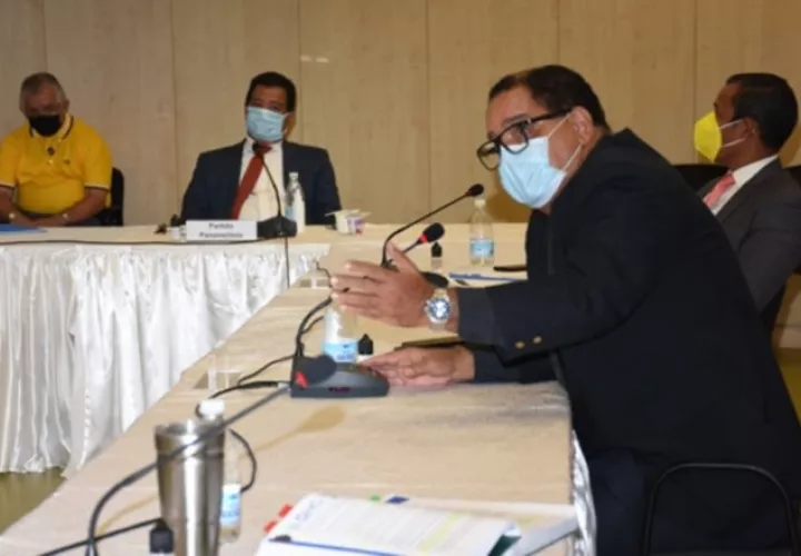 Guillermo Lawson, del PRD, destacó que el documento permitirá arrancar la mesa. Foto; Cortesía CSS