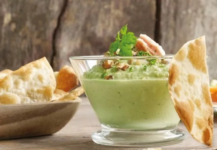 El 'dip' de tuna con aguacate se puede acompañar con tostadas o unas tortillas de trigo. Foto: Ilustrativa / Pixabay