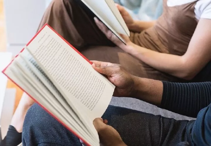 Fomentar el hábito de la lectura empieza en el hogar. Foto: Ilustrativa / Pixabay