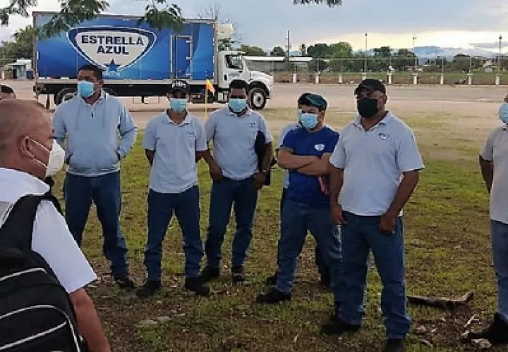 Los trabajadores se mantendrán afuera de las instalaciones de la empresa. Cortesía