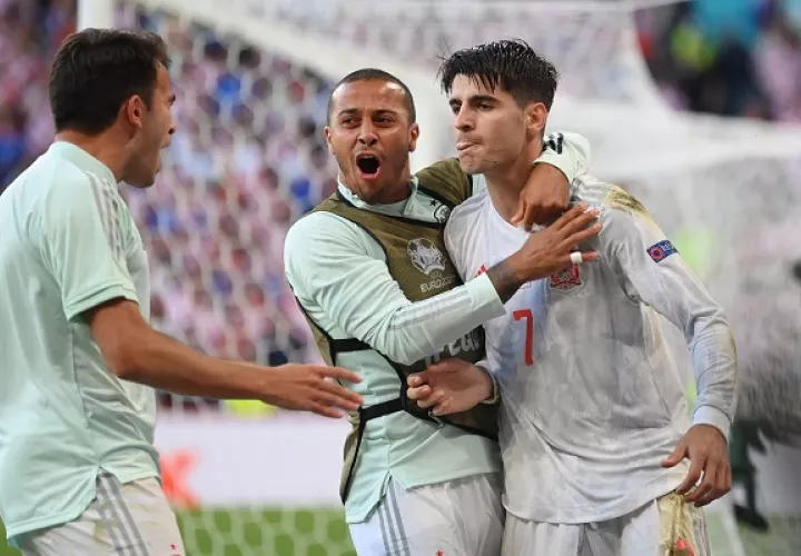 España se recuperó luego de ir por debajo del marcador por un increíble autogol. Foto: EFE