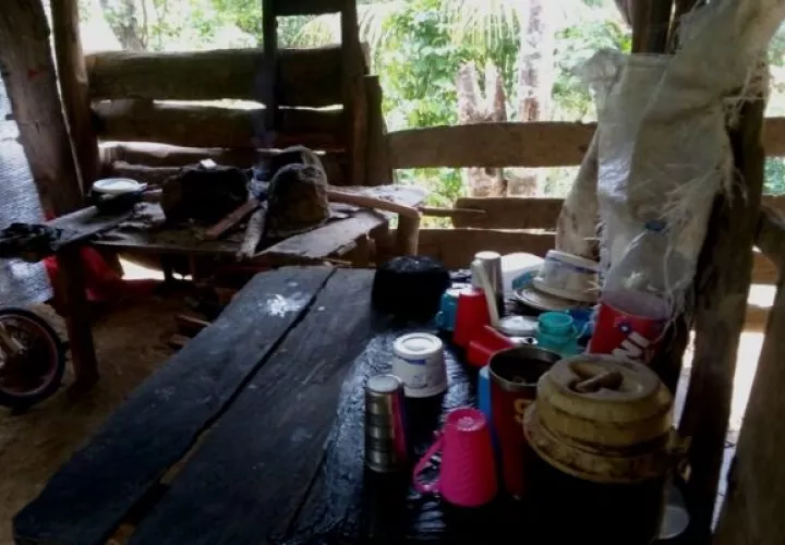 Improvisaron una cocina de penca y un fogón. Foto: Cortesía Cristian Contigo