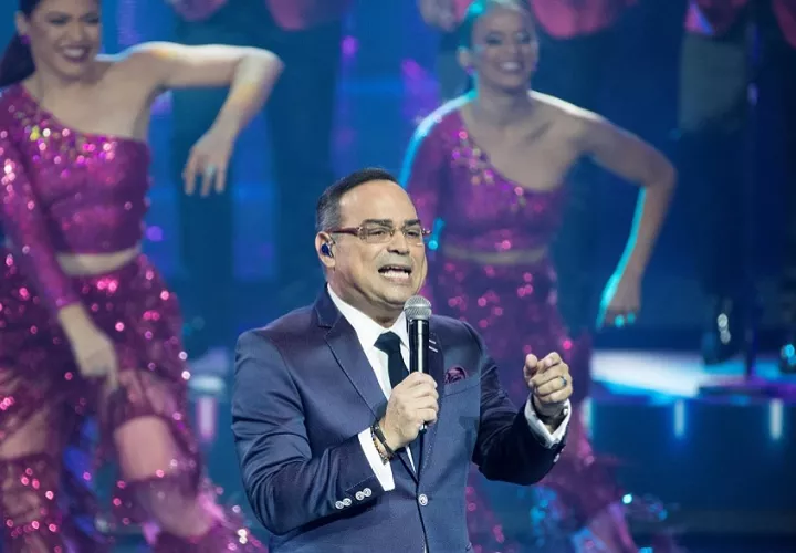 El cantante puertorriqueño de salsa Gilberto Santa Rosa. EFE/Orlando Barría