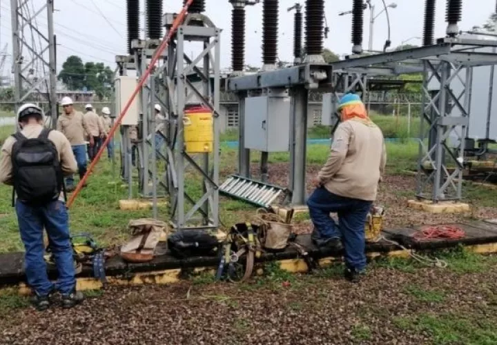 Trabajos de mantenimiento preventivo a la sub estación eléctrica de la planta potabilizadora Federico Guardia Conte de Chilibre.