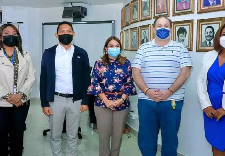Son cinco los jóvenes con discapacidad visual apoyado por el Ifarhu con una beca. Foto: Cortesía Ifarhu