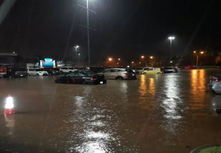 Las provincias, de Panamá, Panamá Oeste, Chiriquí, Coclé y Colón registraron afectaciones por las fuertes lluvias, según el Sinaproc. Foto: Cortesía Tráfico Panamá