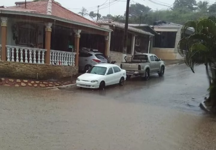 Las inundaciones se reportaron en en la plaza Valencia, en Villa Zaita. Foto: Cortesía Sinaproc
