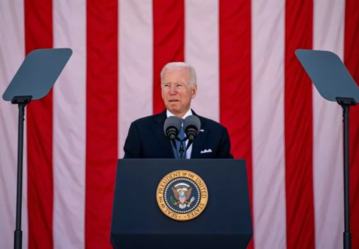 En su primer día en el poder, el pasado 20 de enero, Joe Biden firmó un decreto que ordenó acabar con la emergencia nacional decretada por Donald Trump. Foto: EFE