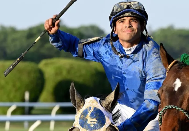 Luis Sáez  debutó en el círculo de ganadores en una  carrera de la Triple Corona. Foto: Cortesía Belmont Stakes