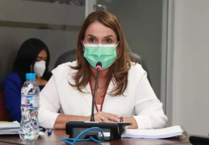La ministra decidió extender el Plan Educativo Solidario.  Foto: Cortesía