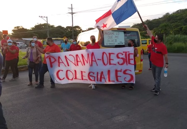 Los transportistas precisan que tienen 18 meses sin trabajar por causa de la pandemia. Foto: Eric montenegro.