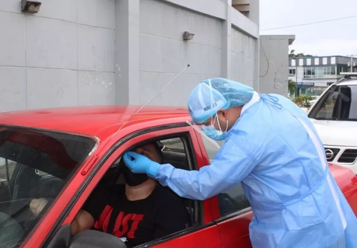 Personal de salud aplicó 11,591 pruebas nuevas de contagio de covid-19 en las últimas 24 horas. Foto: Cortesía Minsa