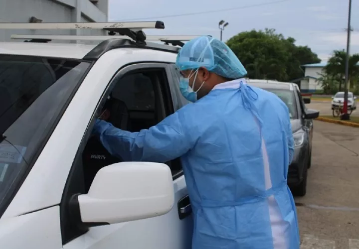Personal de salud aplicó 12,855 pruebas nuevas de contagio en las últimas 24 horas. Foto: Cortesía Minsa