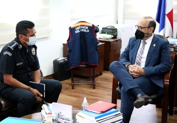 El defensor del Pueblo, Eduardo Leblanc y el director de la Policía Nacional, John Dornheim. Foto: Cortesía Defensoría del Pueblo