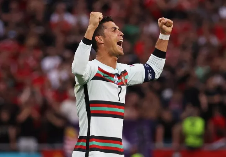 Cristiano Ronaldo, con sus dos goles, se convirtió en el máximo goleador de la historia de la Eurocopa con once tantos. Foto: EFE