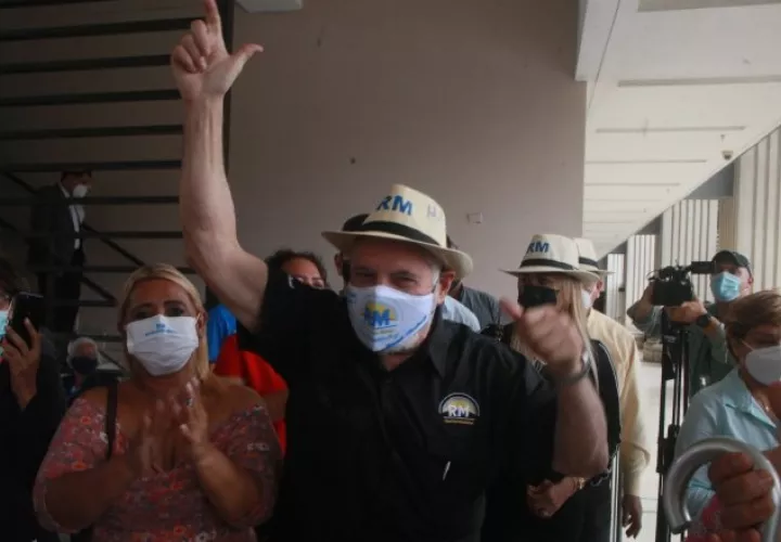 Ricardo Martinelli, expresidente de la República de Panamá fue operado recientemente de la columna. Archivo.