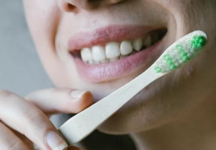 Los hábitos de higiene son imprescindibles para una buena salud bucodental. Foto: Ilustrativa / Pexels