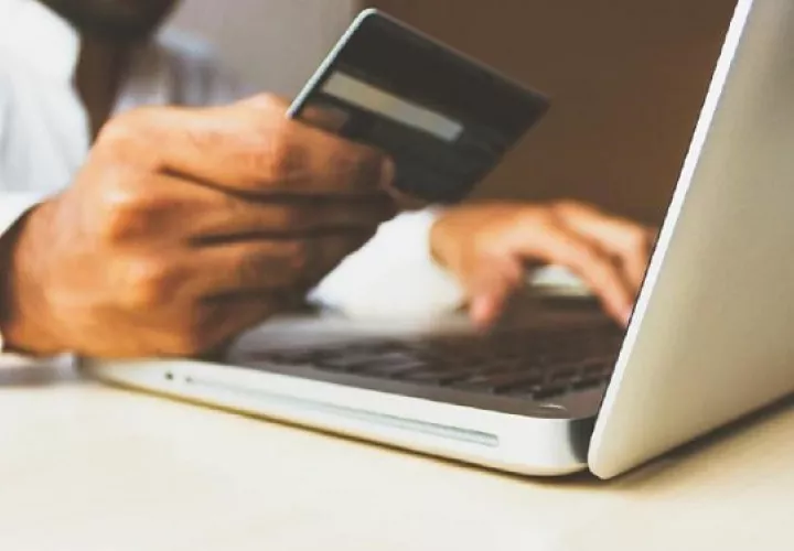 Es importante llevar su tarjeta de crédito a todos lados. Foto: Ilustrativa / Pixabay