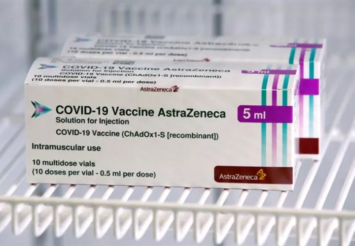 Cajas con dosis de la vacuna de AstraZeneca contra la covid-19. EFE