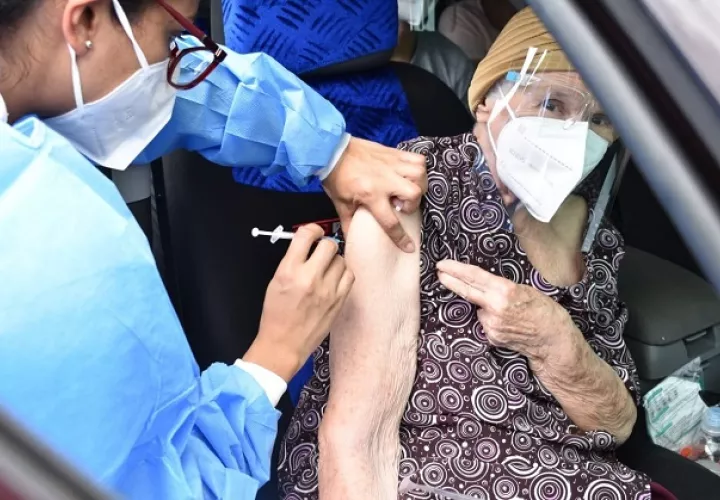 La vacuna de AstraZeneca contra la covid-19 se viene aplicando en Panamá desde el pasado 22 de abril. Foto: Cortesía Minsa
