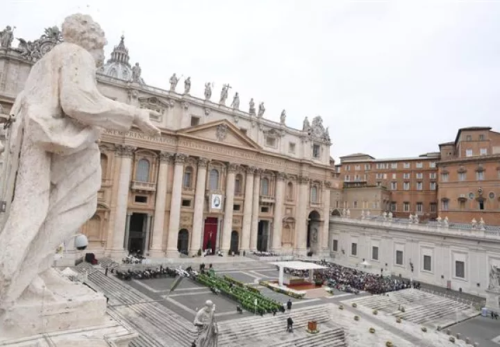 El Vaticano sacude debate cambios en el proyecto de ley contra la homofobia de Italia. Foto: EFE