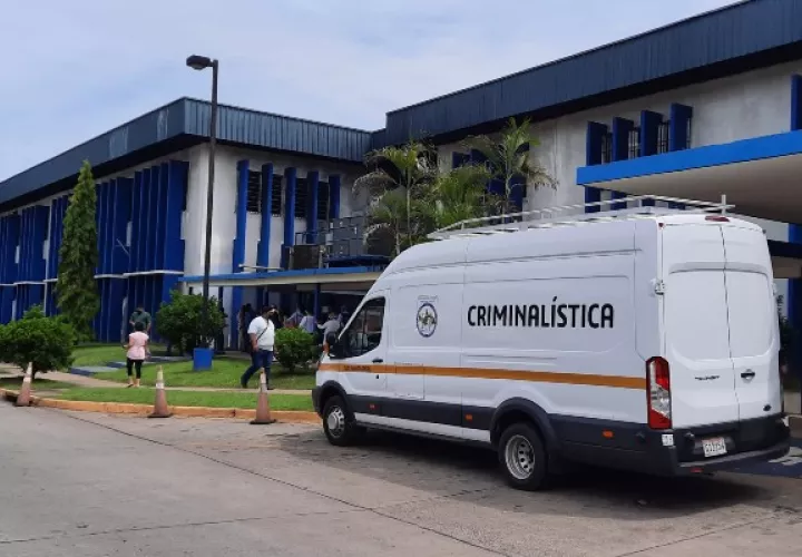 Entes de investigación adelantan las pericias para esclarecer lo sucedido dentro de la instalación médica. Foto: Melquiades Vásquez