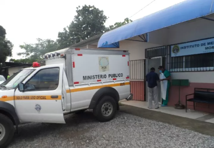 Las autoridades ordenaron el traslado del cuerpo de Aliano Guerrero Santos a la morgue judicial para realizar la necropsia y determinar científicamente que ocasionó su muerte. Foto: José Vásquez