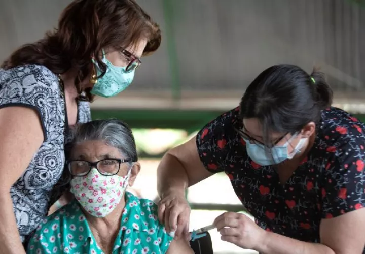 Adultos mayores han sido golpeados por la pandemia.