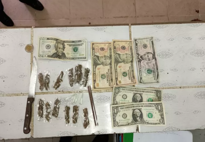 También fue decomisada presunta droga, un arma blanca y dinero de dudosa procedencia. Foto: Eric A. Montenegro