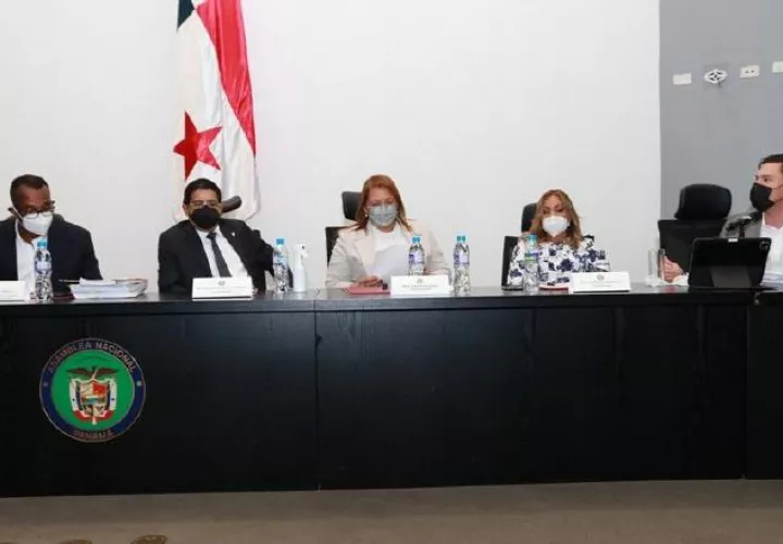 Integrantes de la Comisión de Credenciales de la Asamblea para el periodo 2021-2022, que el martes celebró su primera reunión. Foto: Cortesía