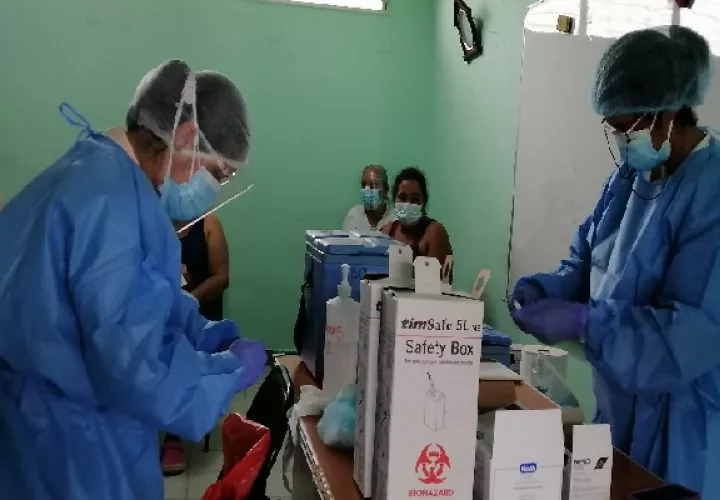 En la provincia se utilizarán 40 centros de vacunación, donde se espera atender a unas 40,690 personas que cumplan con el requisito de 16 años en adelante. Foto: Thays Domínguez
