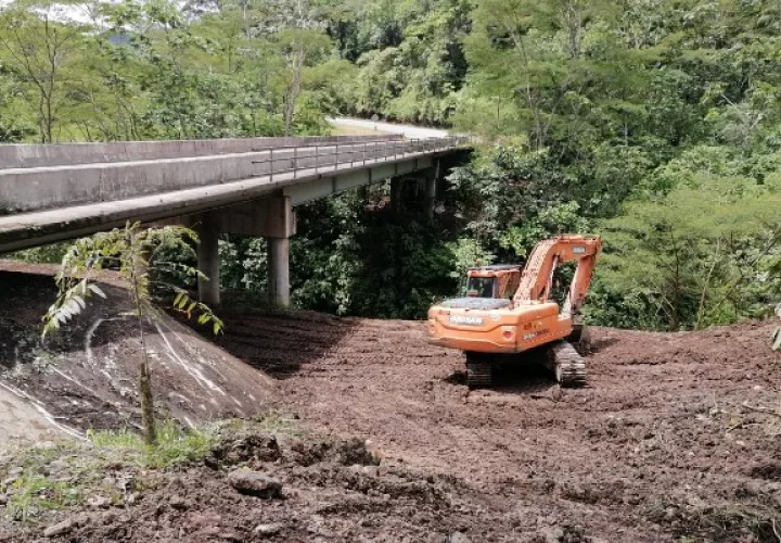 Dentro de este proyecto se trabaja en el mantenimiento de los 16 puentes vehiculares con el fin de evitar que con futuras lluvias las estructuras puedan verse afectadas. Foto: José Vásquez