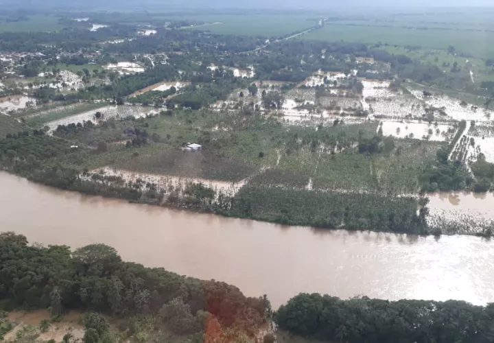 Hay una gran cantidad de viviendas que se encuentran bajo el agua en la provincia de Bocas del Toro. Foto: Cortesía Sinaproc
