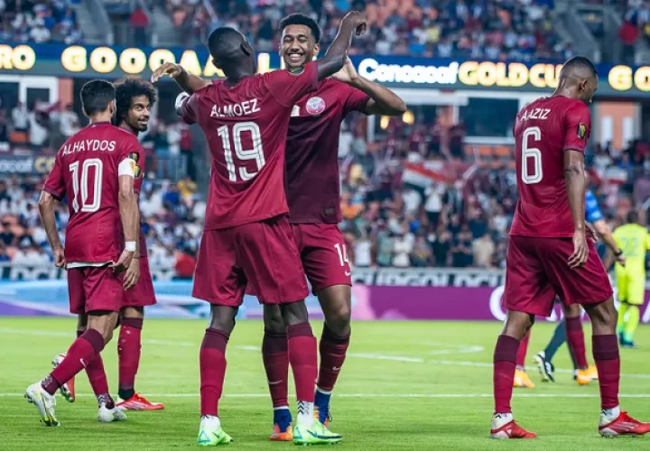 Jugadores de Catar festejan el triunfo ante Honduras. Foto: @Concacaf
