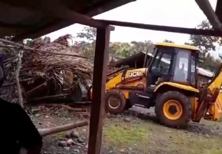 El pasado 13 de julio este grupo de indígenas perteneciente a la iglesia Mama Tatda fueron desalojados de la zona debido a que se trataba de terrenos privados de una empresa que mantiene un proyecto hidroeléctrico en el área. Foto. Mayra Madrid