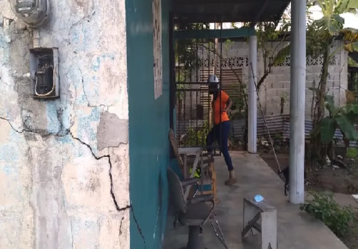 El Sinaproc llevó a cabo la evaluación de las viviendas afectadas por los últimos sismos en Chiriquí. Foto: Mayra Madrid