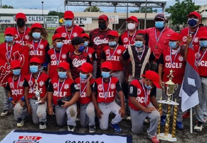 Antón logró su primer título nacional en Pequeñas Ligas. Foto: Cortesía