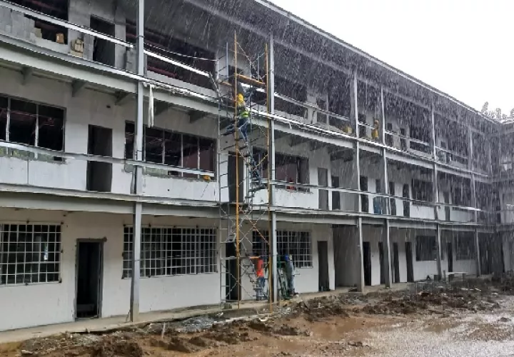 El nuevo  Instituto Profesional y Técnico de Colón,  tendrá varios edificios de tres plantas, un nuevo gimnasio, una cancha sintética y nueva planta administrativa. Foto: Diomedes Sánchez