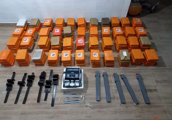 La captura de los dos ciudadanos, con la droga, se logró mediante un operativo de seguimiento por narcotráfico ejecutado por los miembros de inteligencia de la Policía Nacional y el Ministerio Público. Foto: Archivo