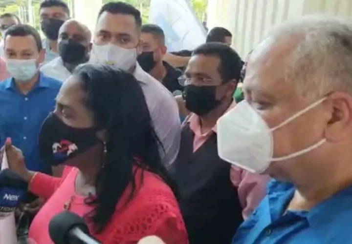 Luis Eduardo Camacho, Secretario General del partido Realizando Metas dio la bienvenida al colectivo, a la dirigente Abrego, de la cual dijo, es una destacada líder y dirigente comunitaria comprobada. Foto: Diomedes Sánchez