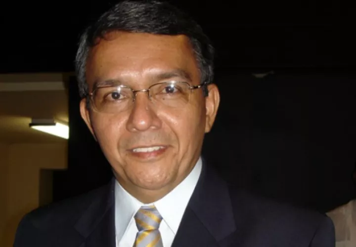 El escritor y docente Ariel Barría Alvarado falleció en junio pasado. Cortesía