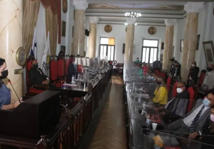 La ministra informó a los concejales que tienen que nombrar enlaces para que sean capacitados sobre las nuevas reglas del plan. Foto: Cortesía