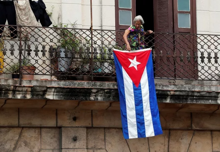 Las redes wi-fi privadas y en espacios públicos no dejaron de funcionar en Cuba, aunque con restricciones intermitentes de WhatsApp. Foto: EFE
