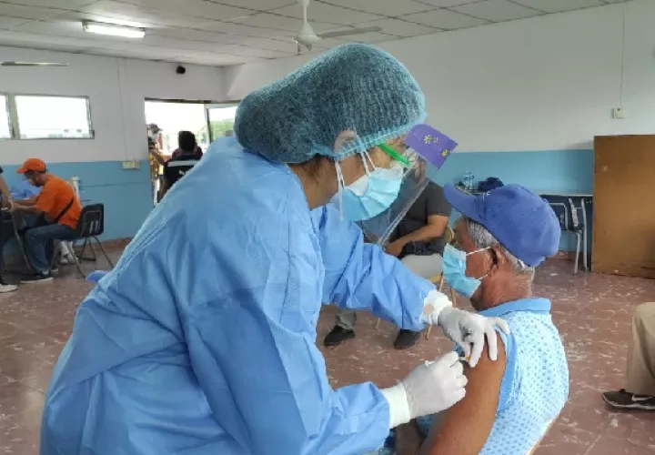 El número de casos de covid-19 está disminuyendo en la provincia de Chiriquí. Sin embargo, urge la necesidad para que la población joven pueda vacunarse. Foto: José Vásquez