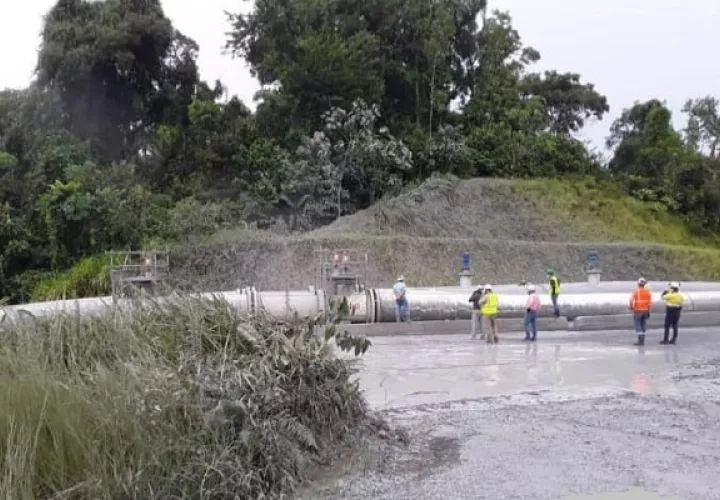 La empresa informó que envió un reporte en el que expone la rotura en la unión de soldadura de una tubería que transporta agua de proceso minero. Foto: Archivo