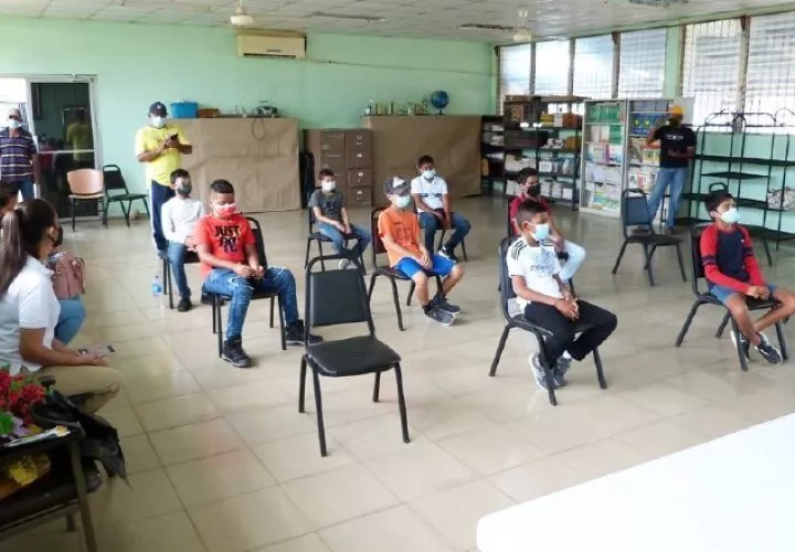Estudiantes panameños actualmente están recibiendo clases de manera virtual y en algunos colegios de manera semipresencial. Archivo