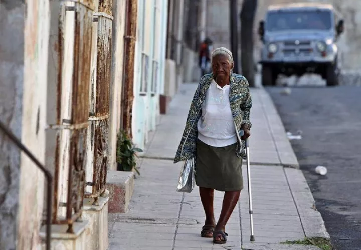 Actualmente, los sistemas de pensiones muestran unos déficits. EFE