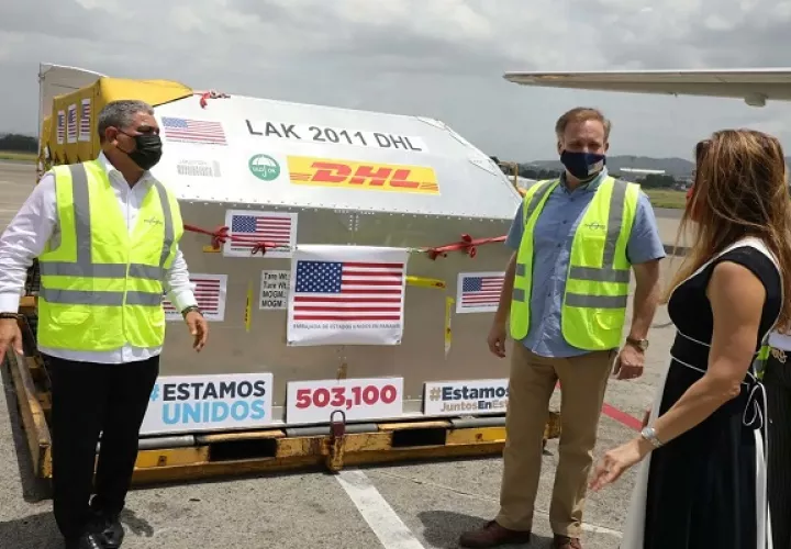 Estados Unidos donó a Panamá más de medio millón de dosis de la vacuna contra la covid-19. Foto: Cortesía Aeropuerto de Tocumen