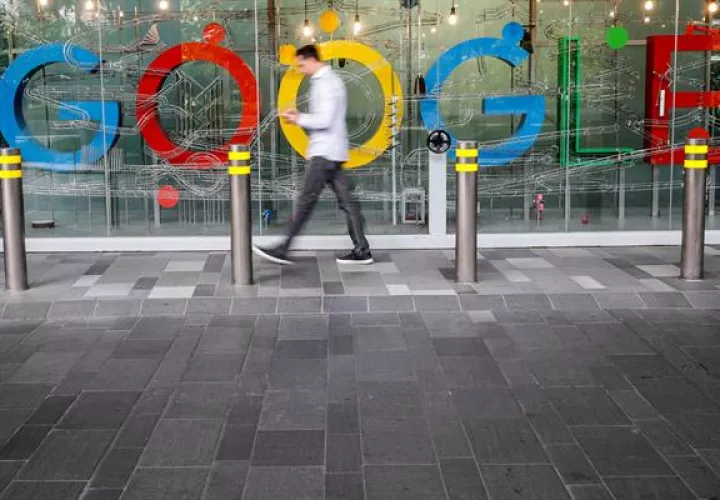 La demanda afirma que Google favorece su Play Store sobre otras tiendas de aplicaciones disponibles. Foto: EFE